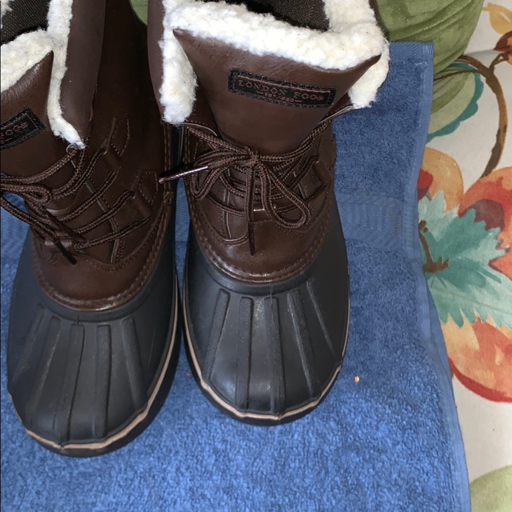An pair boots brown and black